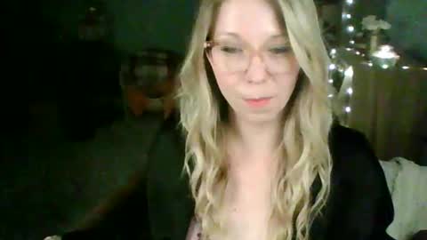 nikkib653466 online show from March 8, 2026, 4:27 am