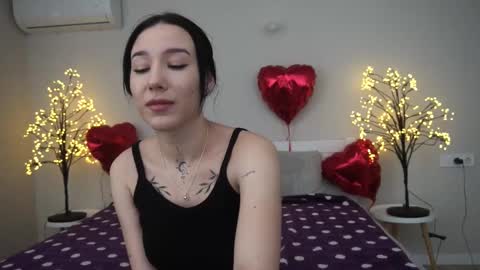 Nikki online show from March 3, 2025, 1:42 pm