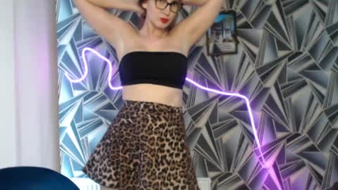 nikkikiss___ online show from May 15, 2026, 11:56 pm