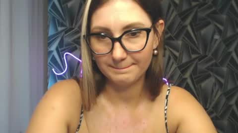 Snapshot of nikkikiss___ chatting on June 25, 2026, 3:50 am nikkikiss___ online show from June 25, 2026, 3:50 am