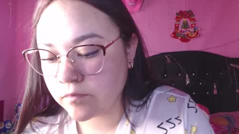 Snapshot of nikkirous_ chatting on December 17, 2025, 5:19 pm Nikkirous online show from December 17, 2025, 5:19 pm