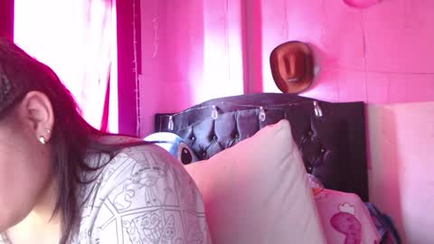 Snapshot of nikkirous_ chatting on February 3, 2026, 5:07 pm Nikkirous online show from February 3, 2026, 5:07 pm