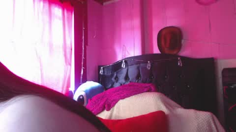 Snapshot of nikkirous_ chatting on May 25, 2026, 1:17 pm Nikkirous online show from May 25, 2026, 1:17 pm