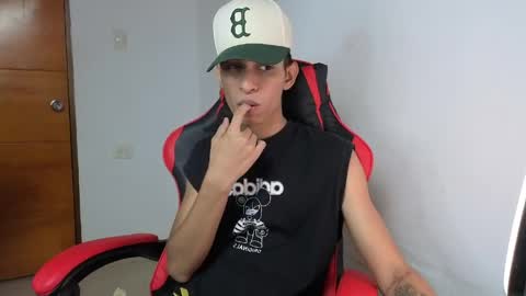 niklaus_wolf online show from April 13, 2026, 1:44 am