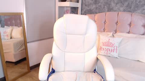 Snapshot of niko_robin chatting on December 9, 2024, 7:39 pm Niko Robin online show from December 9, 2024, 7:39 pm