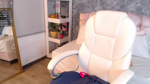 Snapshot of niko_robin chatting on December 19, 2024, 4:02 am Niko Robin online show from December 19, 2024, 4:02 am