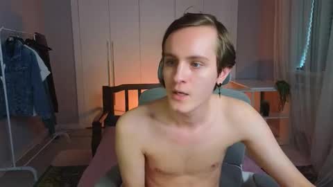 Snapshot of nikompell chatting on March 5, 2025, 8:21 am niko online show from March 5, 2025, 8:21 am