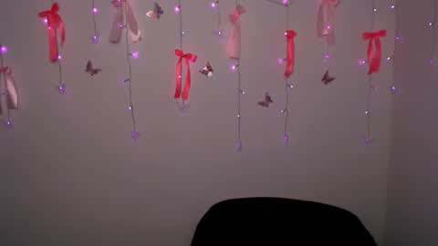 Snapshot of nikonara_ chatting on April 23, 2026, 12:29 pm nikonara_ online show from April 23, 2026, 12:29 pm
