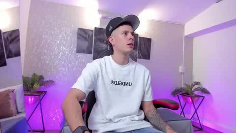 Nils online show from November 5, 2025, 3:39 am