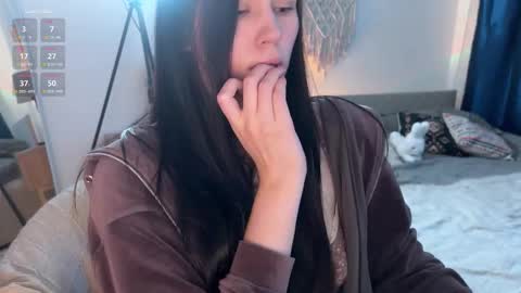 Jennet online show from September 18, 2025, 1:24 pm