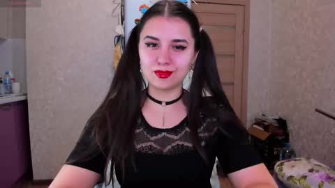Nina online show from September 19, 2025, 4:18 pm