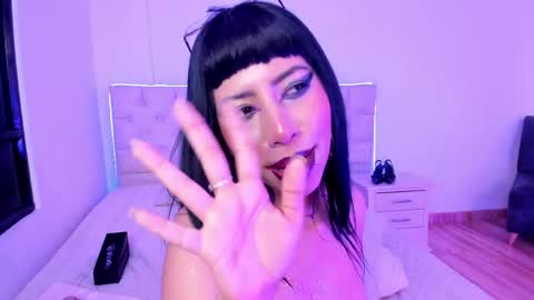 Nina Fox  online show from May 16, 2026, 12:18 am