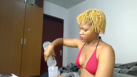 Snapshot of nina_ray1 chatting on December 15, 2025, 12:15 am Nina online show from December 15, 2025, 12:15 am