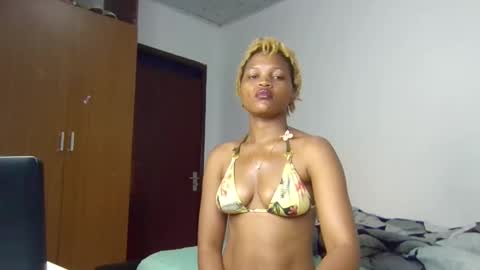 Snapshot of nina_ray1 chatting on December 17, 2025, 12:49 am Nina online show from December 17, 2025, 12:49 am