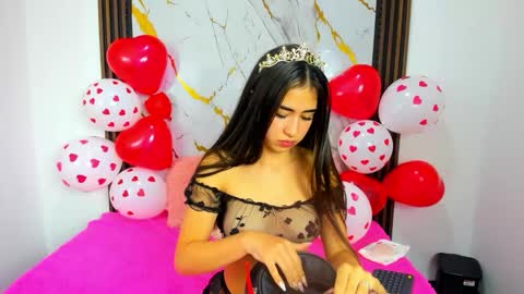 Nina online show from February 17, 2026, 8:04 pm