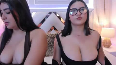 Snapshot of ninablooms01 chatting on February 4, 2026, 4:07 am Nina online show from February 4, 2026, 4:07 am