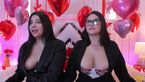 Snapshot of ninablooms01 chatting on February 15, 2026, 7:51 am Nina online show from February 15, 2026, 7:51 am