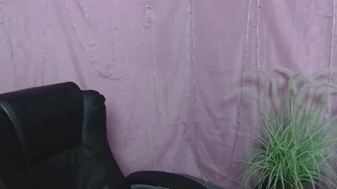 ninaflawlees online show from May 6, 2026, 12:10 pm
