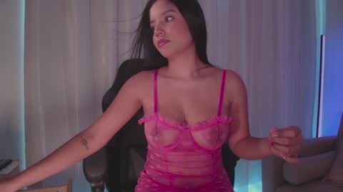 Snapshot of ninamichelle_ chatting on January 16, 2025, 9:30 pm  Nina  online show from January 16, 2025, 9:30 pm