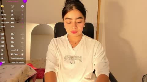 Nina  online show from April 24, 2026, 10:45 pm