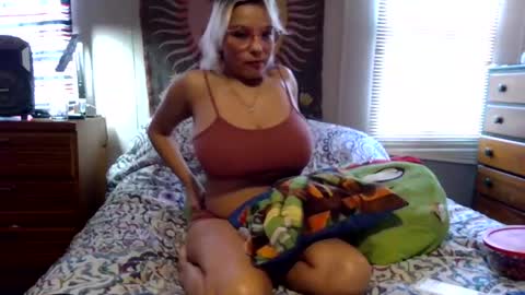 Snapshot of ninarei17 chatting on February 17, 2025, 5:32 pm Nina Rei online show from February 17, 2025, 5:32 pm