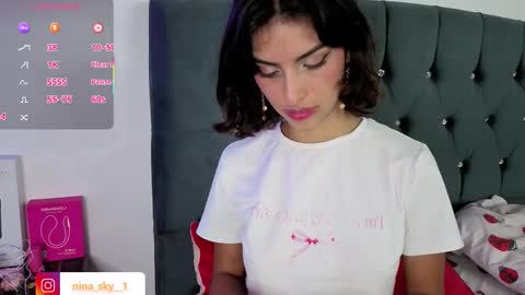 ninasky19 online show from November 14, 2025, 12:31 am