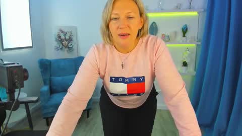 ninastarle online show from October 12, 2025, 4:55 am