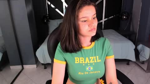 Snapshot of nini_solei chatting on April 16, 2026, 9:39 pm nini_solei online show from April 16, 2026, 9:39 pm
