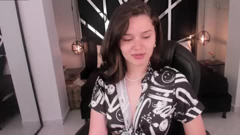 Snapshot of nini_solei chatting on April 23, 2026, 7:49 pm nini_solei online show from April 23, 2026, 7:49 pm