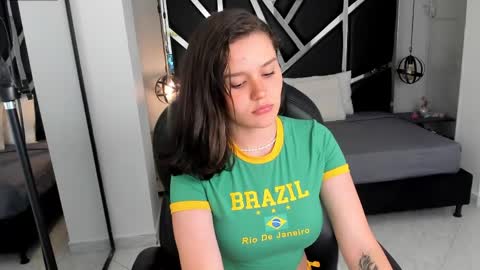 Snapshot of nini_solei chatting on April 24, 2026, 8:22 pm nini_solei online show from April 24, 2026, 8:22 pm
