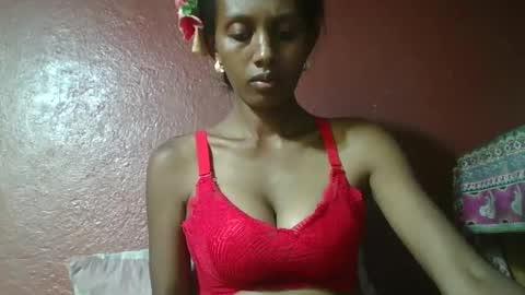 ninie246746 online show from January 15, 2025, 6:40 pm