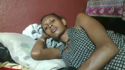 ninie246746 online show from February 17, 2025, 6:37 pm