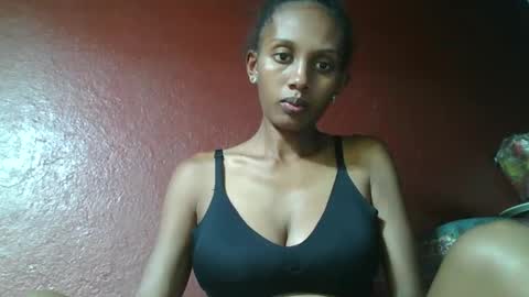 ninie246746 online show from February 24, 2025, 8:25 pm