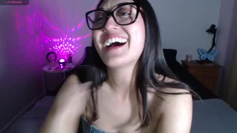 Ninimoon online show from October 27, 2025, 2:48 am