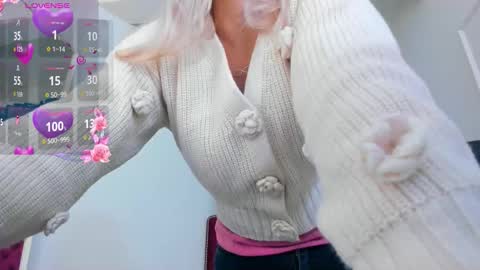 nina dee online show from November 18, 2025, 4:28 am