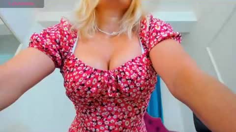 nina dee online show from July 6, 2026, 4:53 am