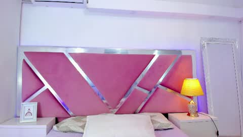 Ninna  online show from June 12, 2026, 1:32 pm