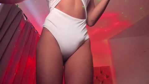 Snapshot of ninonbeart chatting on November 10, 2025, 11:31 am Ninon Beart online show from November 10, 2025, 11:31 am