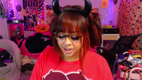 Snapshot of nintendhoe_ chatting on October 28, 2025, 5:33 am kiwi online show from October 28, 2025, 5:33 am