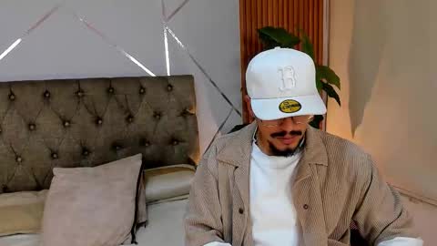 Snapshot of noa_n_luxy chatting on November 12, 2025, 3:51 am noa_n_luxy online show from November 12, 2025, 3:51 am