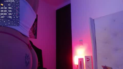 Zoe  online show from November 28, 2025, 3:31 am