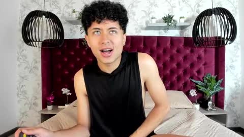 noah_dupont_ online show from September 12, 2025, 8:53 pm