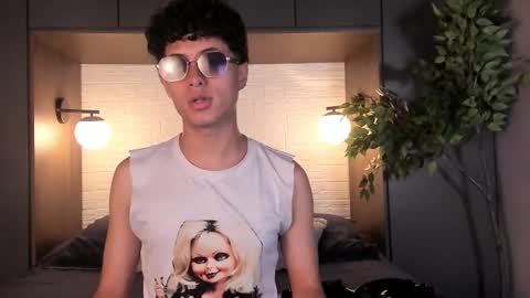 noah_dupont_ online show from September 19, 2025, 7:47 pm