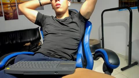 noah_flynn1 online show from November 21, 2025, 6:45 am