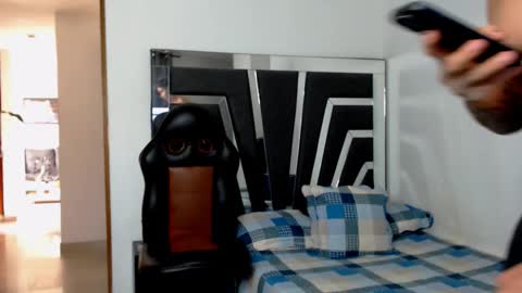 Noah Harris01 online show from November 20, 2025, 2:28 pm