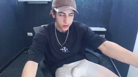 noah_sokolov online show from November 26, 2025, 2:40 pm