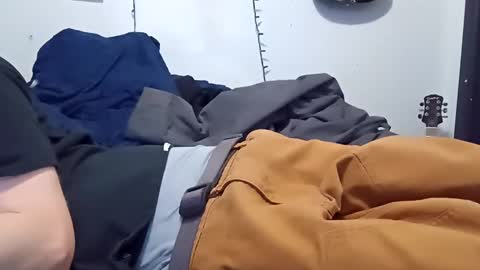 Noah Wesley online show from December 8, 2024, 1:46 am