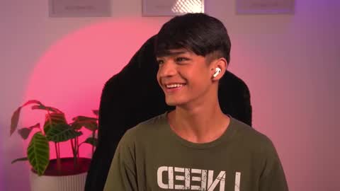 Snapshot of noahh_th03 chatting on February 21, 2025, 1:44 pm Noah online show from February 21, 2025, 1:44 pm