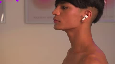 Snapshot of noahh_th03 chatting on March 9, 2025, 6:11 pm Noah online show from March 9, 2025, 6:11 pm