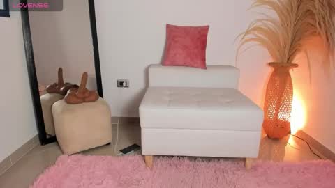 Snapshot of noami_rose chatting on September 15, 2025, 5:35 pm Noami Rose  online show from September 15, 2025, 5:35 pm